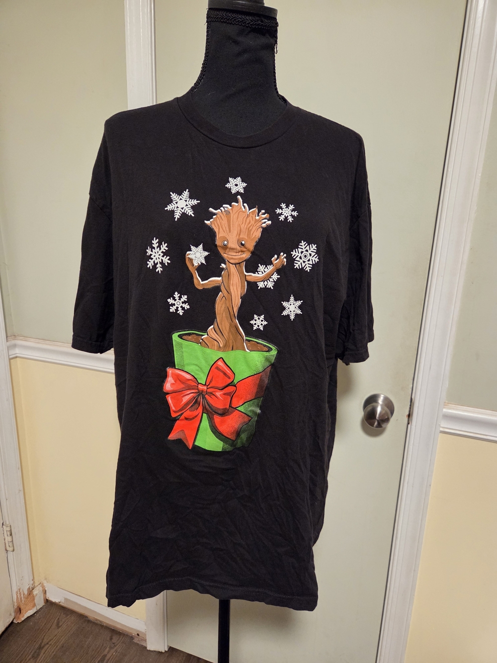 Marvel Black Short-Sleeve Tee with Holiday Groot Graphic